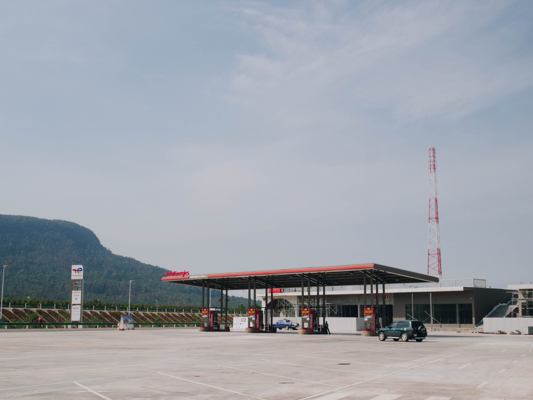 Phnom Penh - Sihanoukville Expressway Rest Stop