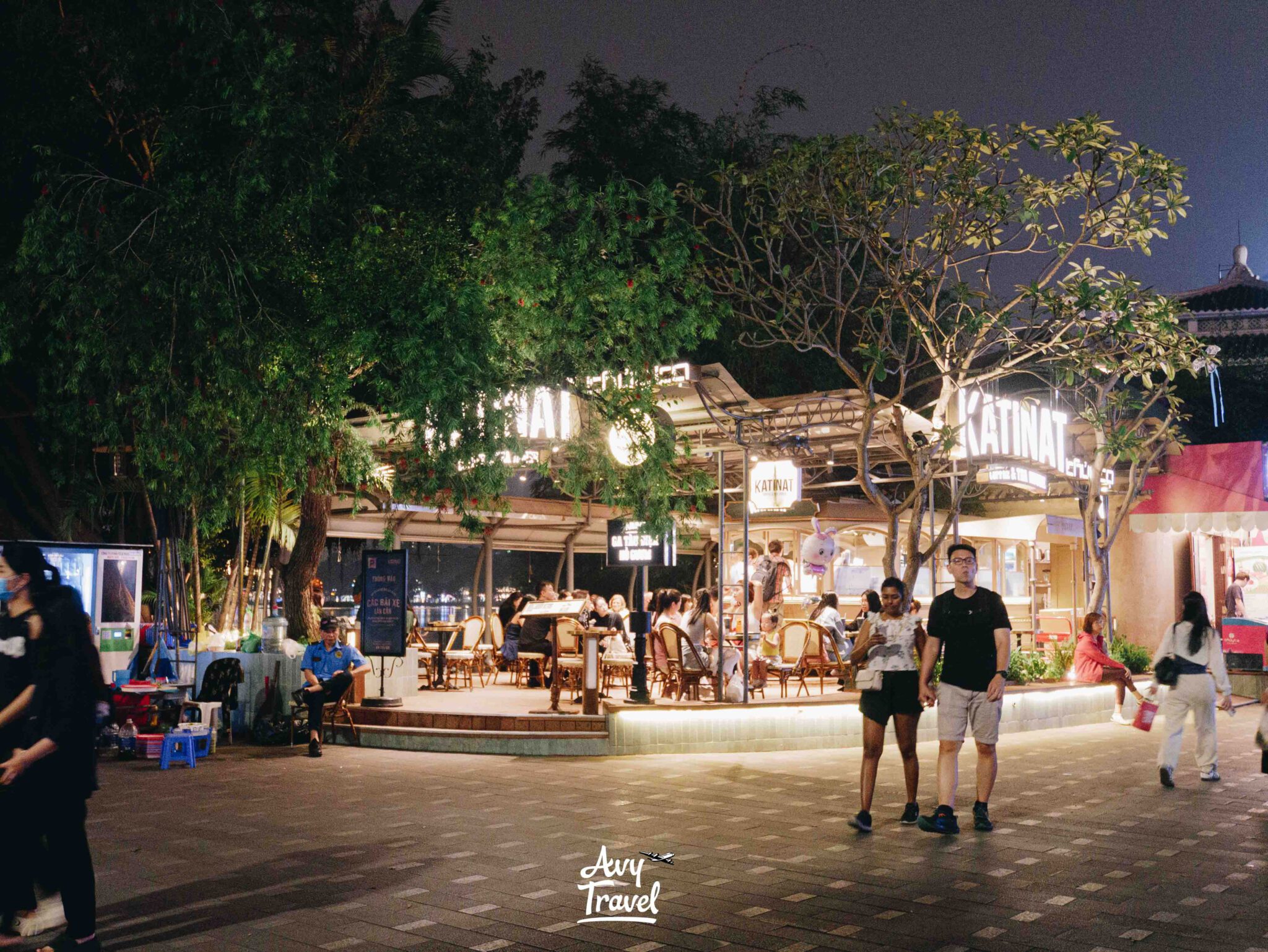 Hoan Kiem Lake at night