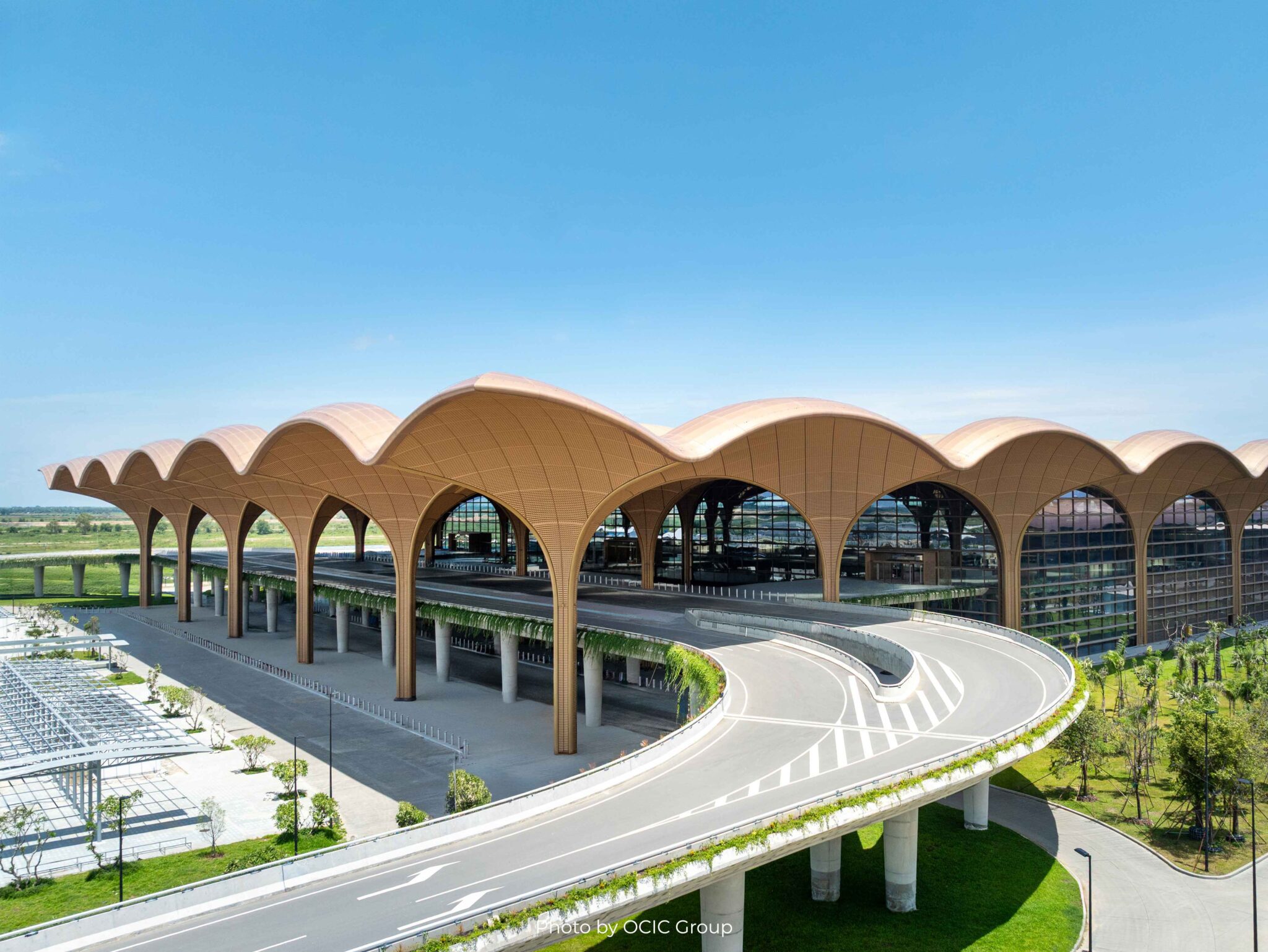 how to get from techo international airport to phnom penh city center and vice versa